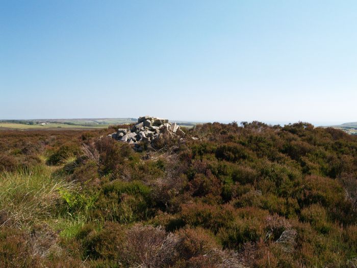Lilla Howe Walk across Fylingdales Moor to Lilla Cross Jugger Howe lay-bye car ...