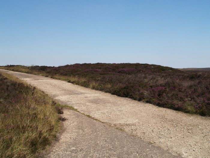 Lilla Howe Walk across Fylingdales Moor to Lilla Cross Jugger Howe lay-bye car ...
